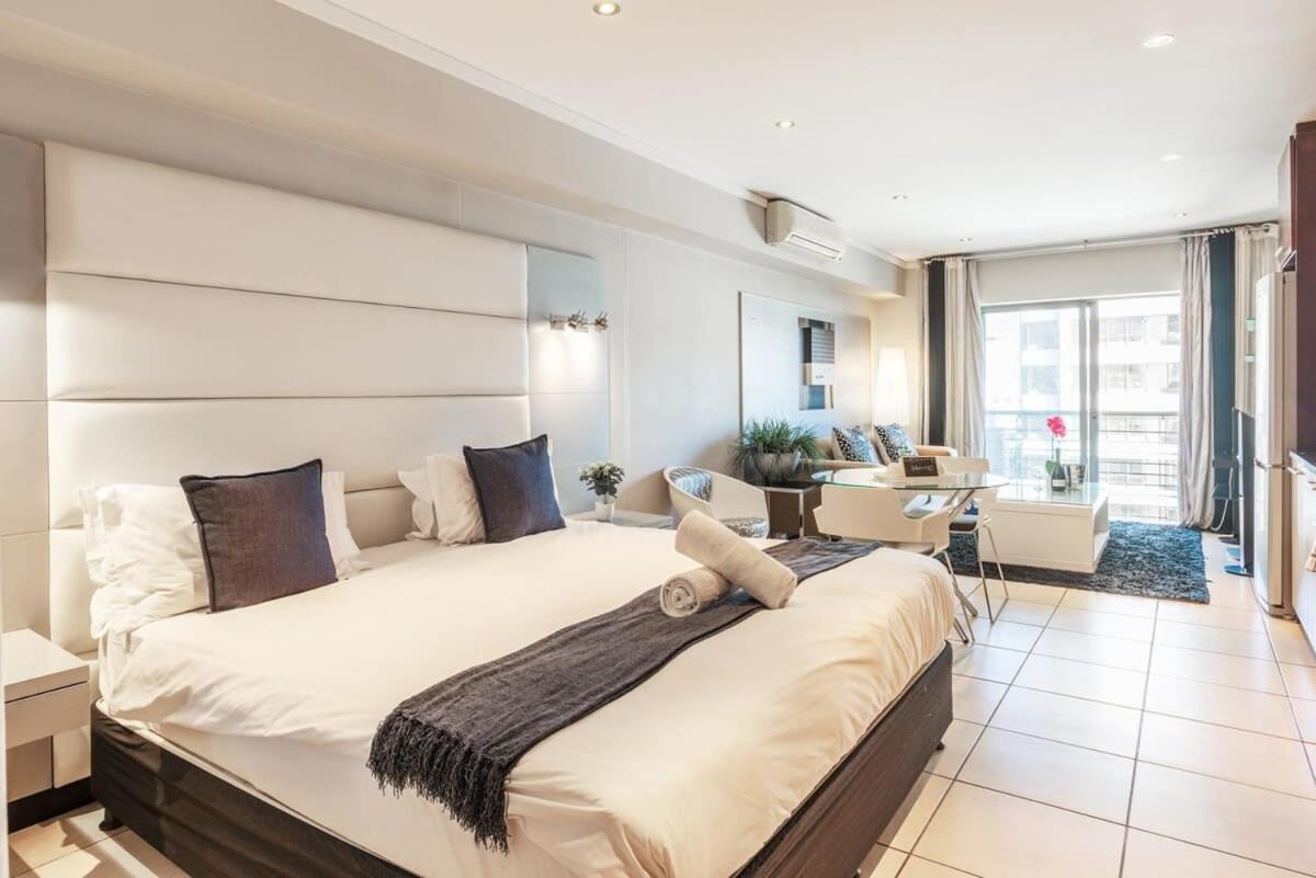 Studio with Fast WIFI in the Central Business District w Parking - B&B