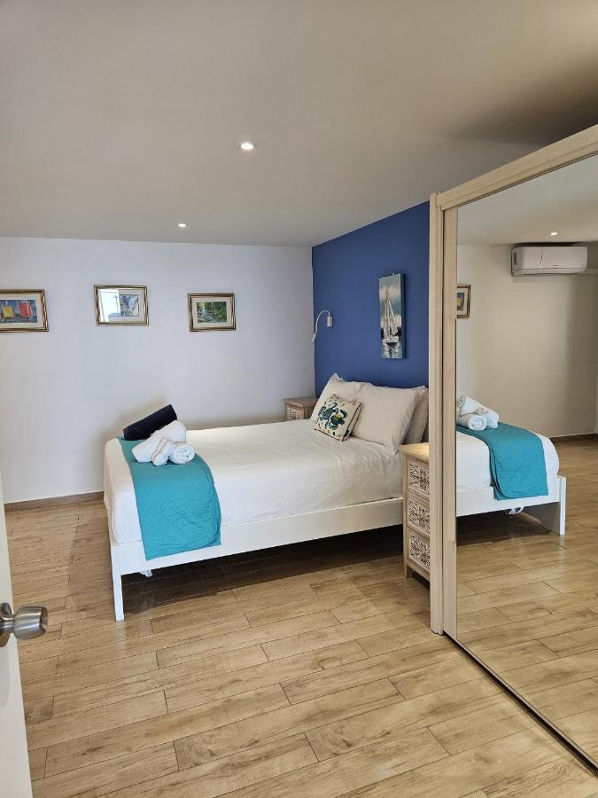Deluxe One-Bedroom Apartment