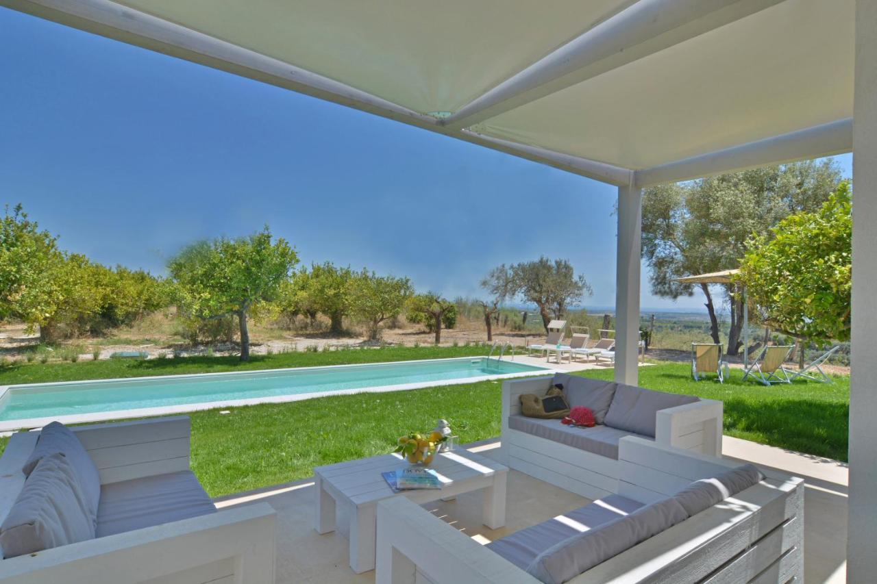 Villa Papeda-Tenuta il Cavaliere d'Italia Noto-vista fronte mare e piscina privata - Chambres d'hôtes Noto
