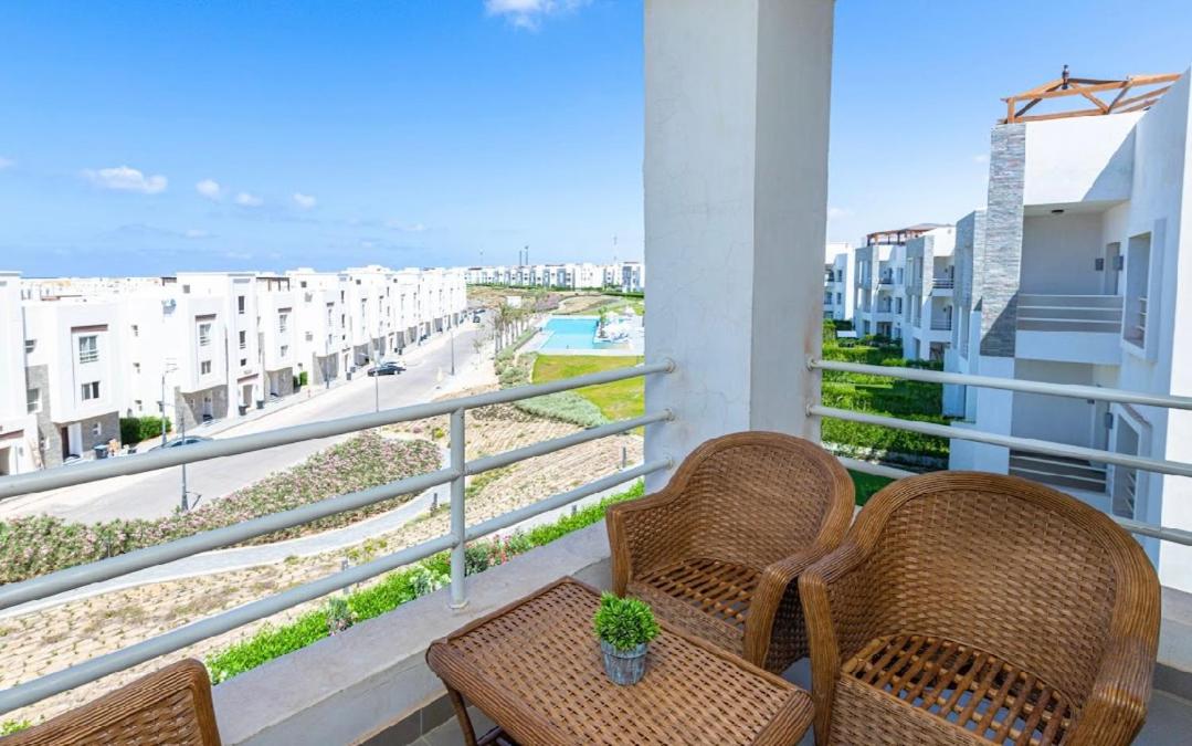 Amwaj 2 bedroom penthouse with rooftop - B&B El Alamein