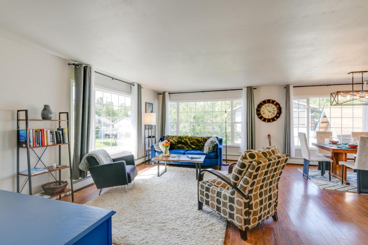 Near Trails and Town Anchorage Apt with Shared Yard - B&B