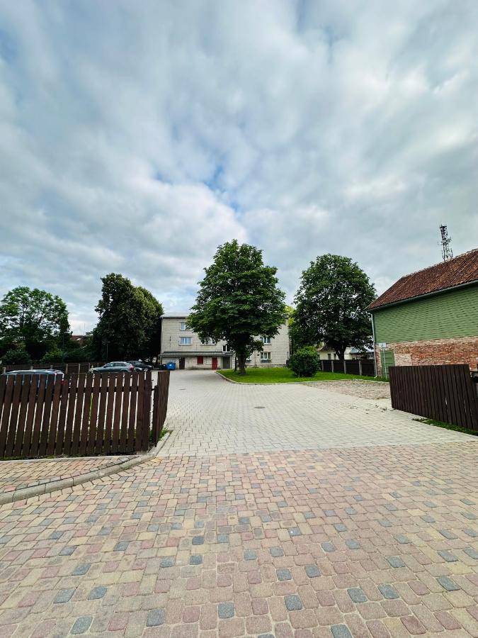Rožu namu apartamenti 3 - Bed and Breakfast Kuldīga