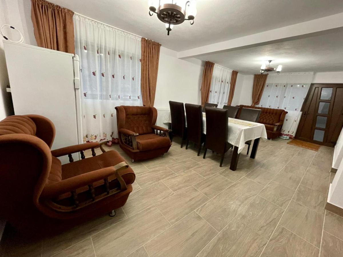 Căşuţa LA CUCU - Bed and Breakfast Vadu Moţilor