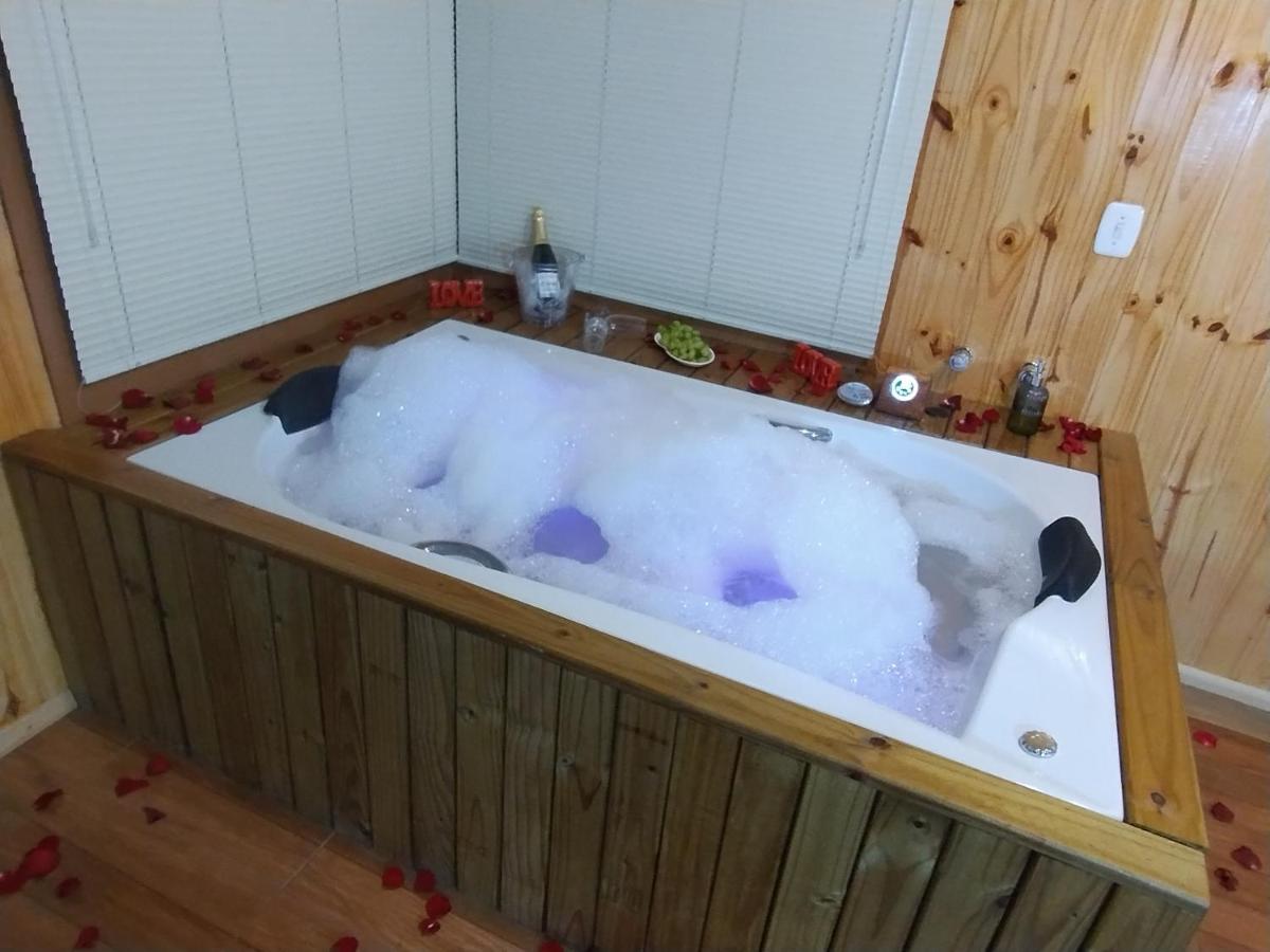 Chalé romântico com vista e banheira - B&B