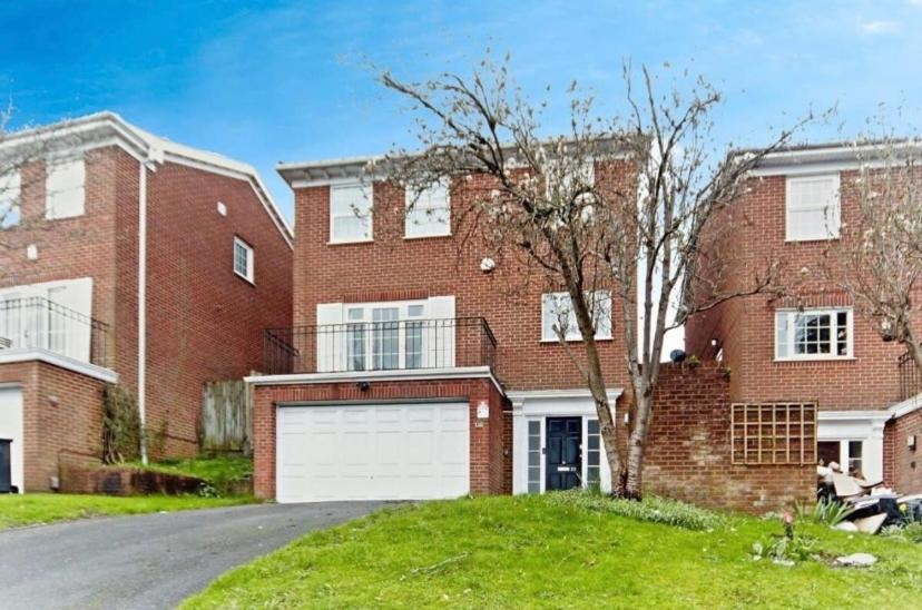 Spacious 5 Bedrooms Family Detached House in Purley 23 min to Central London - Bed and Breakfast Purley
