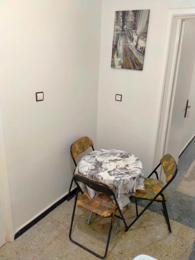 Appartement le48 1chambre au centre pres de Sindibad, Dauphine et la grande poste d Oujda - Chambres d’hôtes