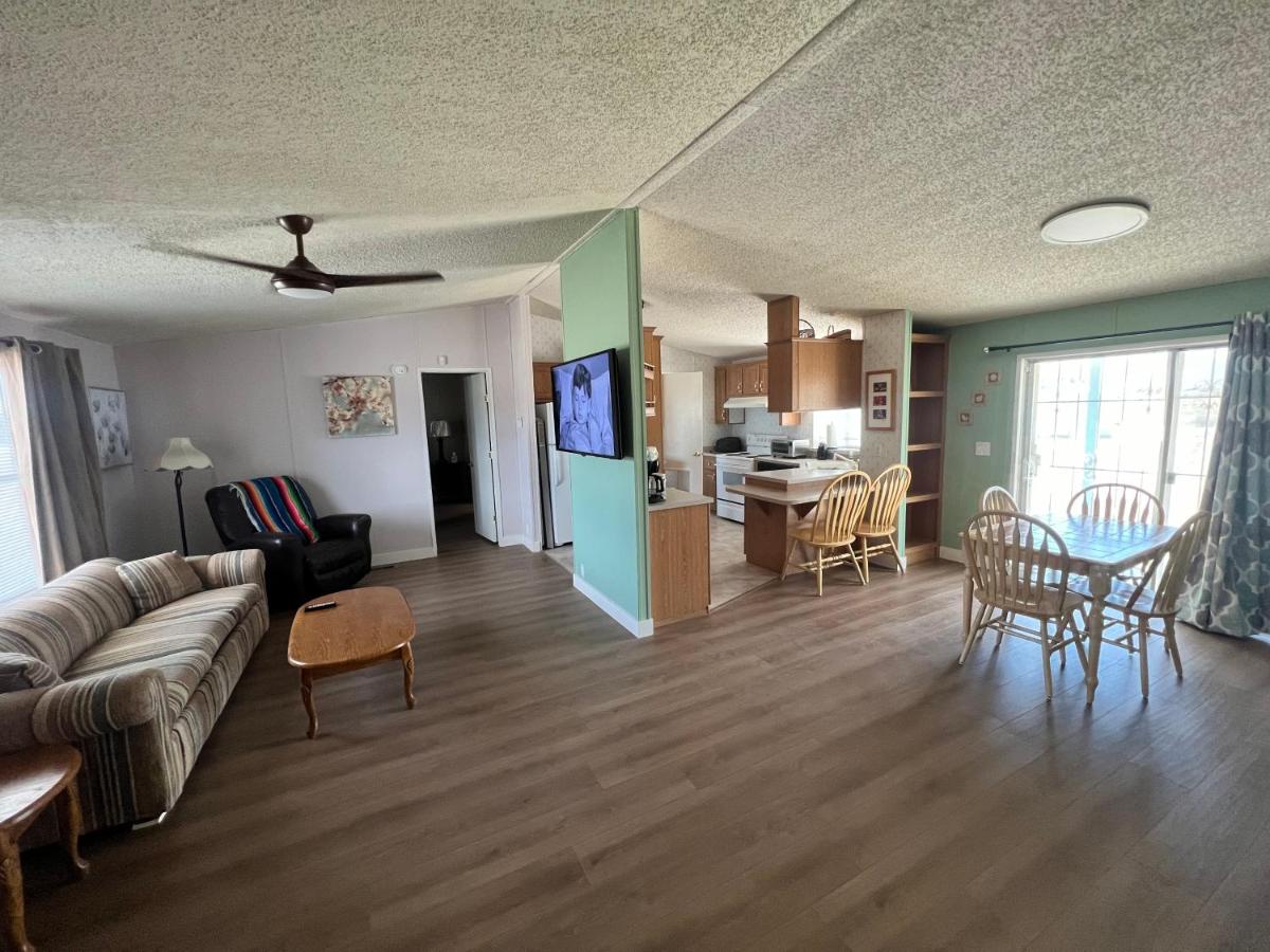 Death Valley PrairieFire 3bd 2ba Home w Kitchen - Bed and Breakfast
