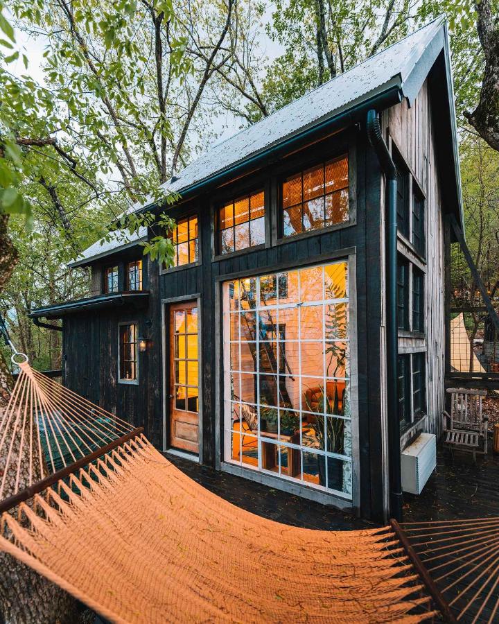 Treetop Hideaways: Wood Lily Treehouse in Chattanooga - B&B