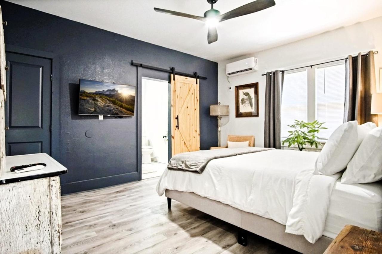 Stylish Studio Oasis Great Comfort #03b - B&B Oklahoma City