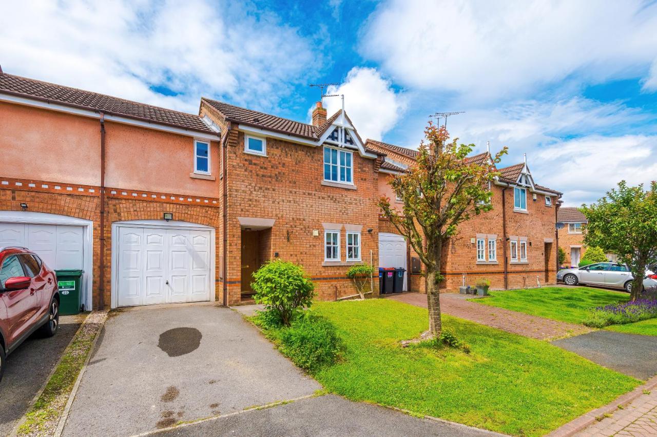 NEW! Stunning 3-Bed Home in Chester by 53 Degrees Property, Ideal for Groups, FREE Parking! - B&B