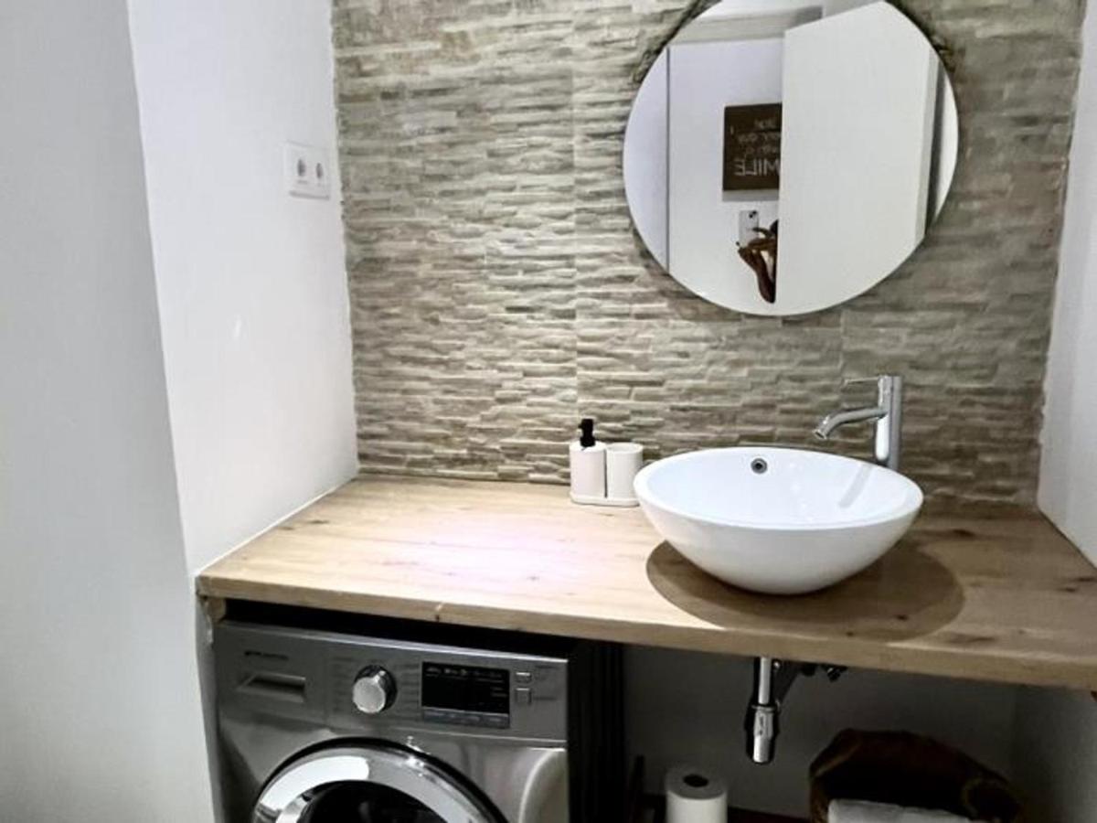Apartamento renovado con 2 habitaciones en el corazón de Barcelona - ES-341-3 - Chambres d'hôtes Barcelone