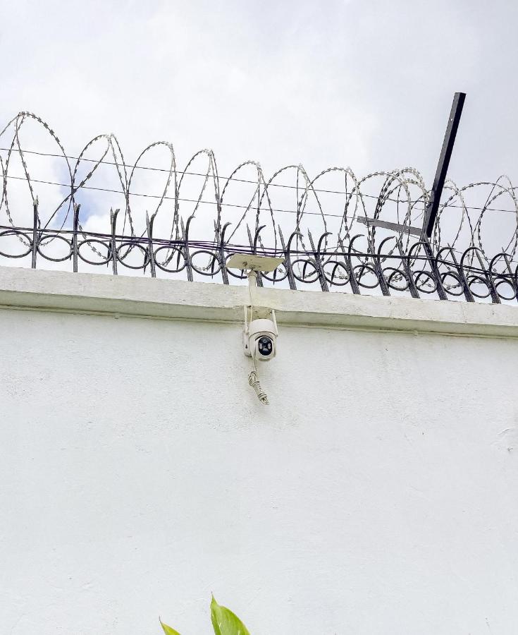 Résidence Jeannette Bona, avec Groupe Électrogène, Parking, Wifi, Calme et Caméras - B&B Douala