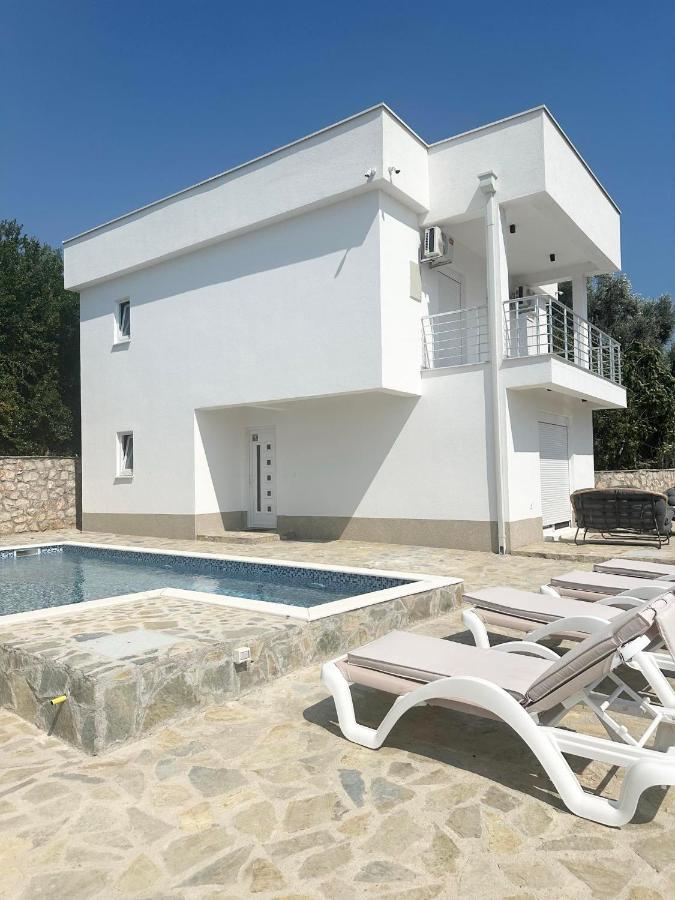 L U X V I L A, Dobre Vode - B&B Dobra Voda