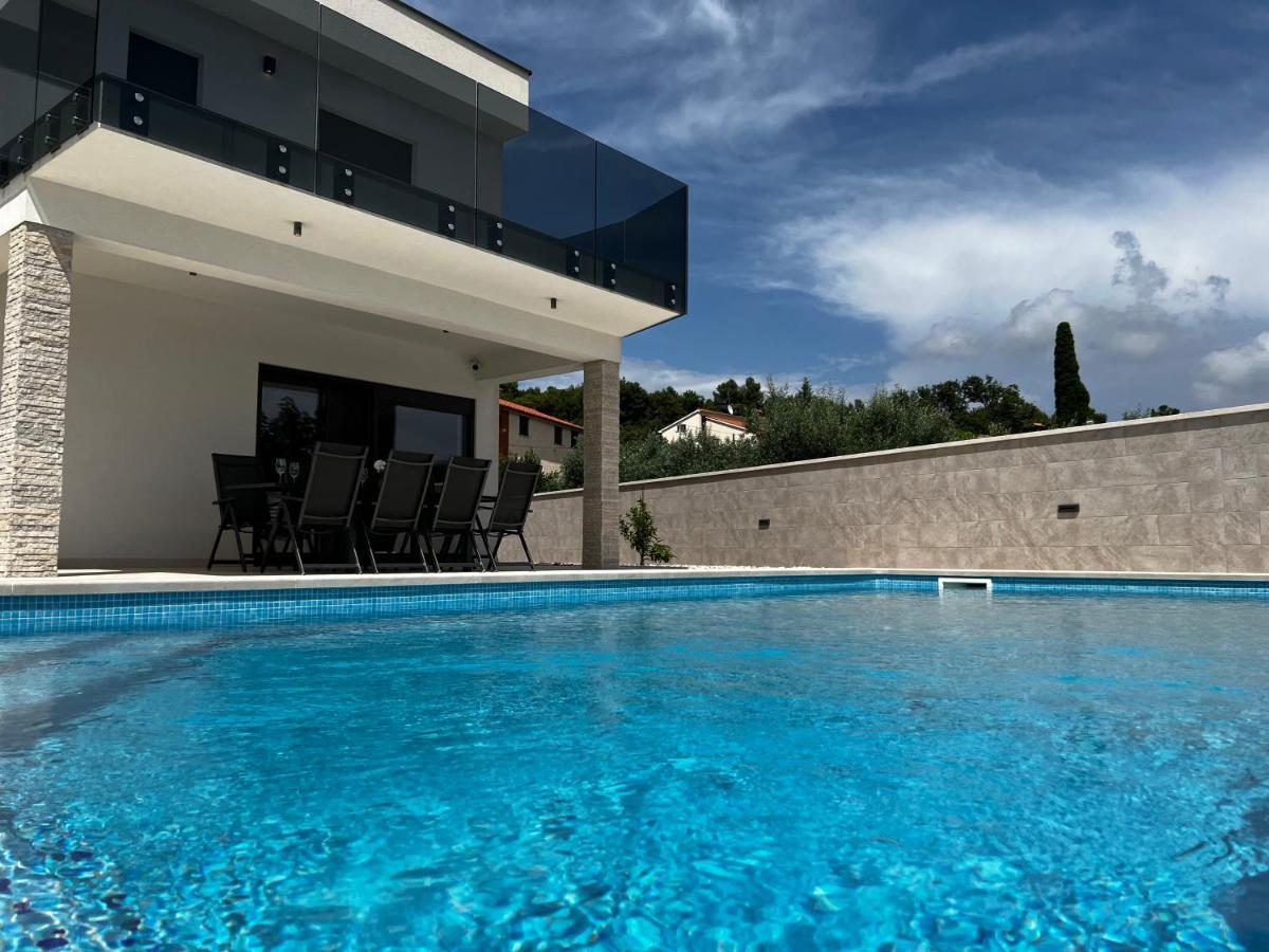 Villa Mare - Modern villa with swimming pool and jacuzzi - B&B