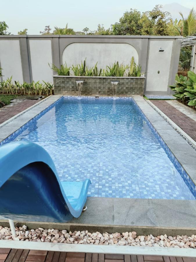 Villa Unik Private Pool Pandaan - B&B