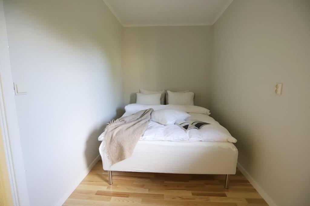 Nyrenoverad lägenhet med perfekt läge nära Elmia - Bed and Breakfast