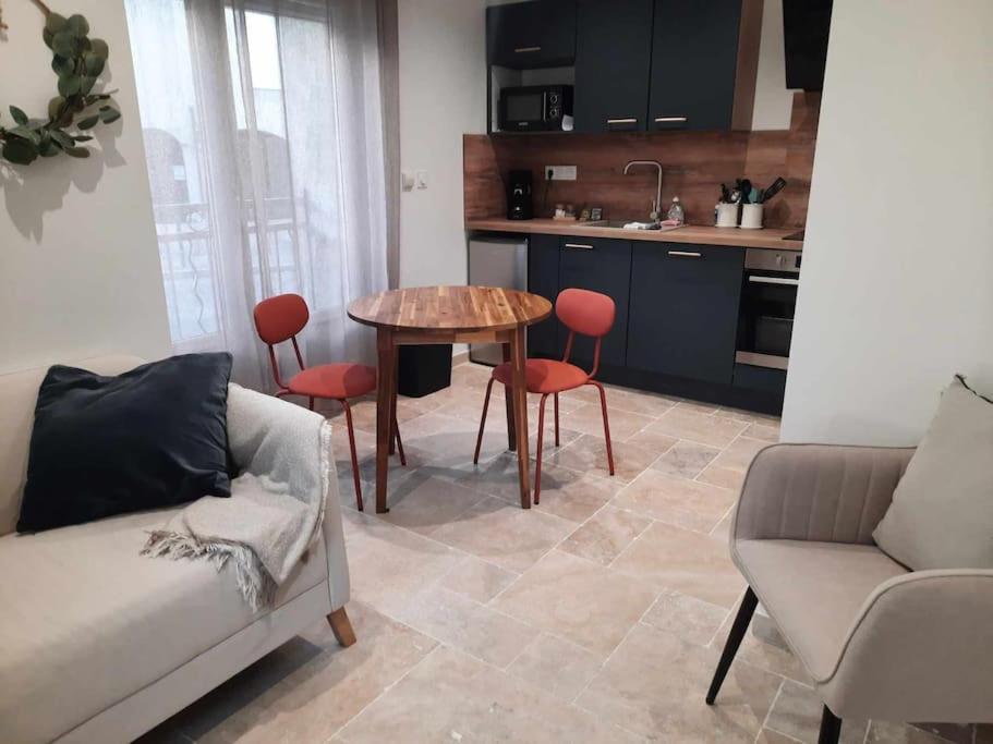 Studio 1 - Appart'hôtel avec terrasse, CLIM, WIFI - TU ELLETA - B&B