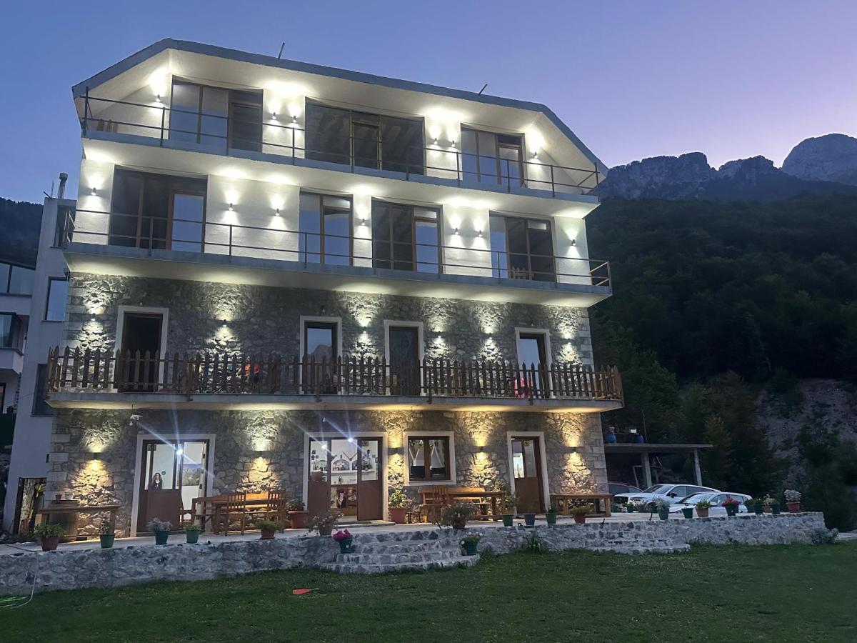 Hotel Vellezrit Guri - B&B Theth