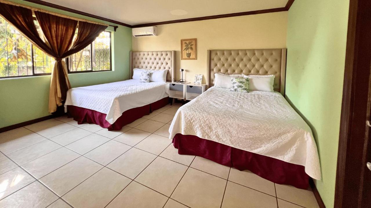 Suite - Vue sur Piscine