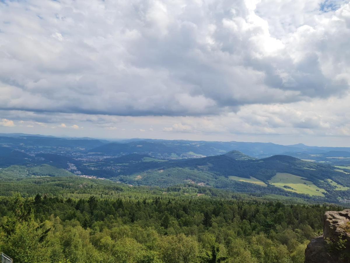 Camera Matrimoniale con Letto Supplementare e con Vista Montagna