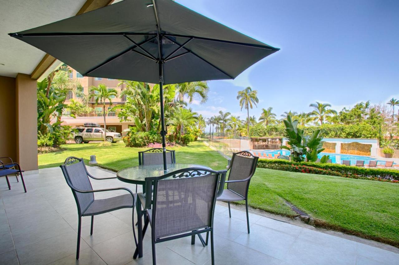 Accessible Condo Great For Families, Steps from Pools, Beach, Hot Tub - B&B Puerto Vallarta