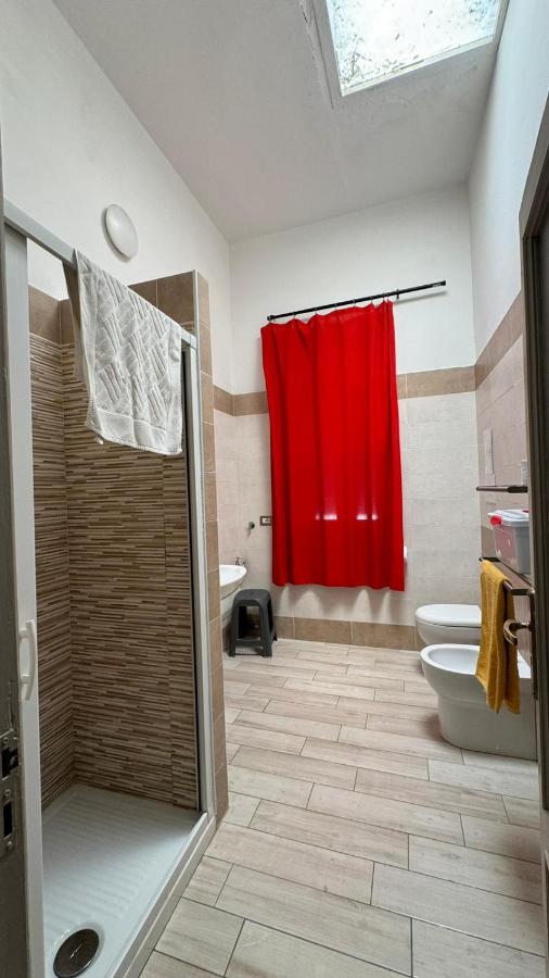 Vierpersoonskamer met Eigen Externe Badkamer