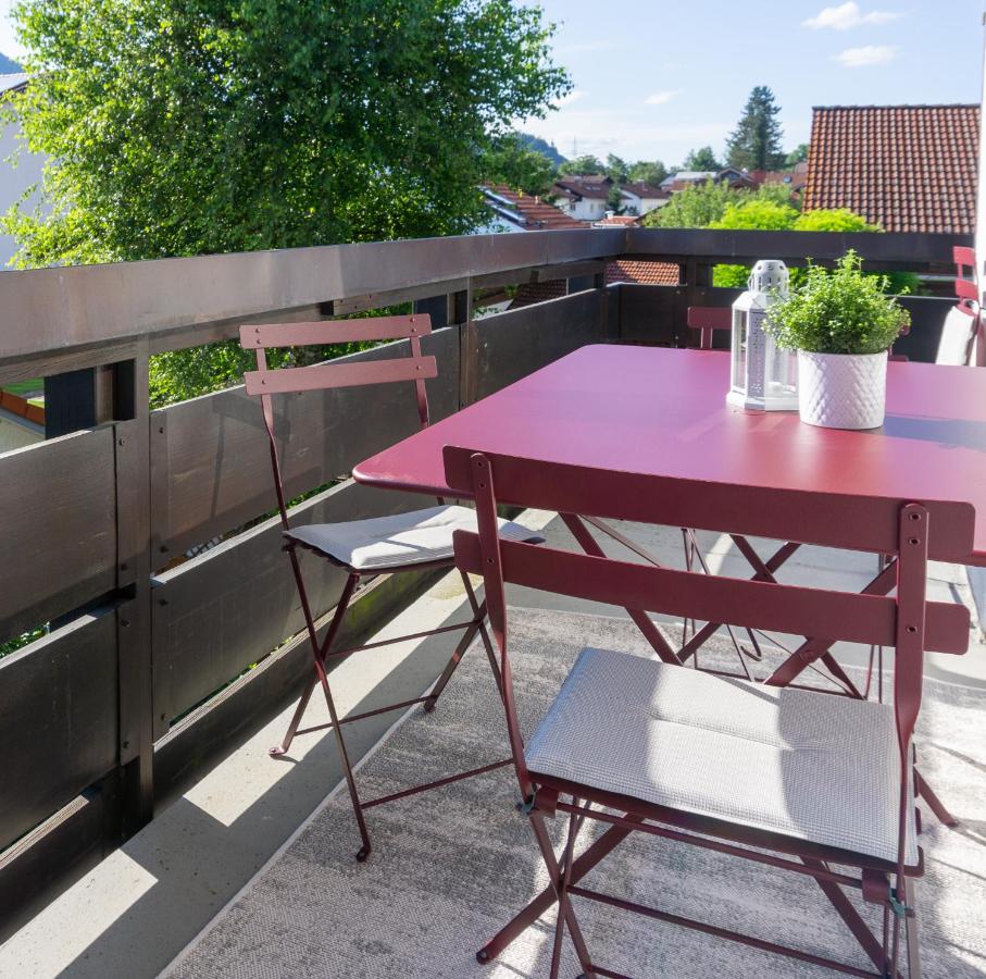 Große helle moderne Wohnung mit Balkon und Aussicht HBS - Bed and Breakfast