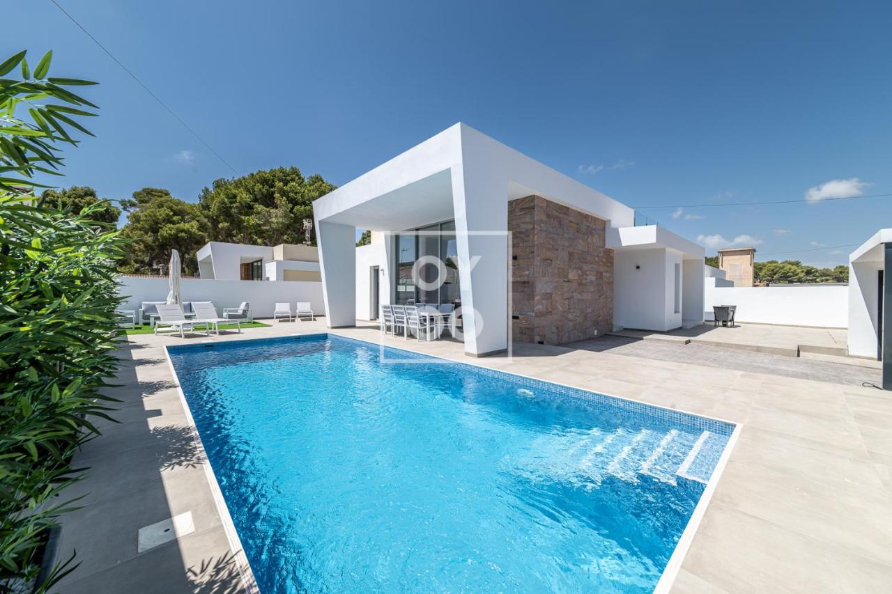 Villa Coral deluxe oasis by OYOOSTAYS - B&B