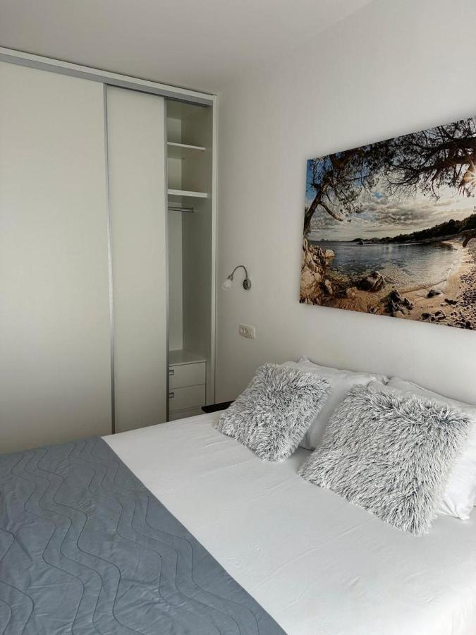 Deluxe Double Room with Side Sea View