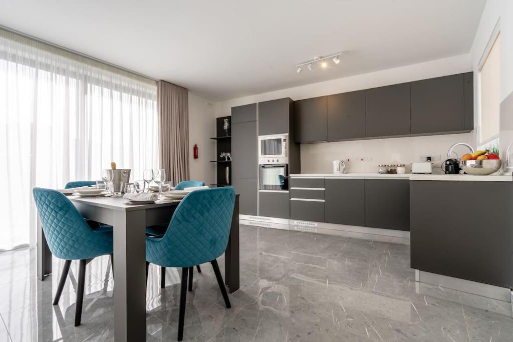 Bright and Modern 2 Bedroom Penthouse - B&B Swieqi