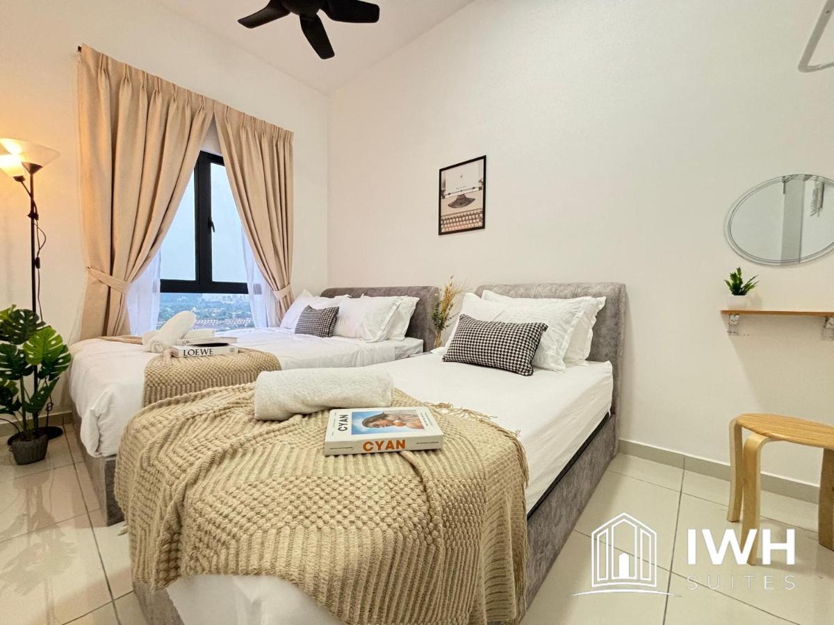 Four-Bedroom Apartment with Balcony