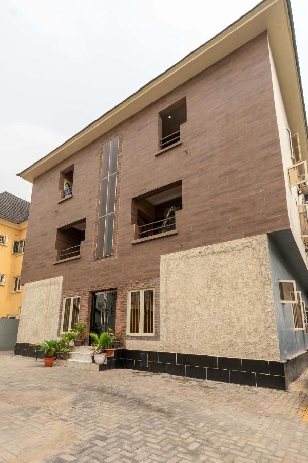 Tastefully furnished 3 bedroom apartment - B&B