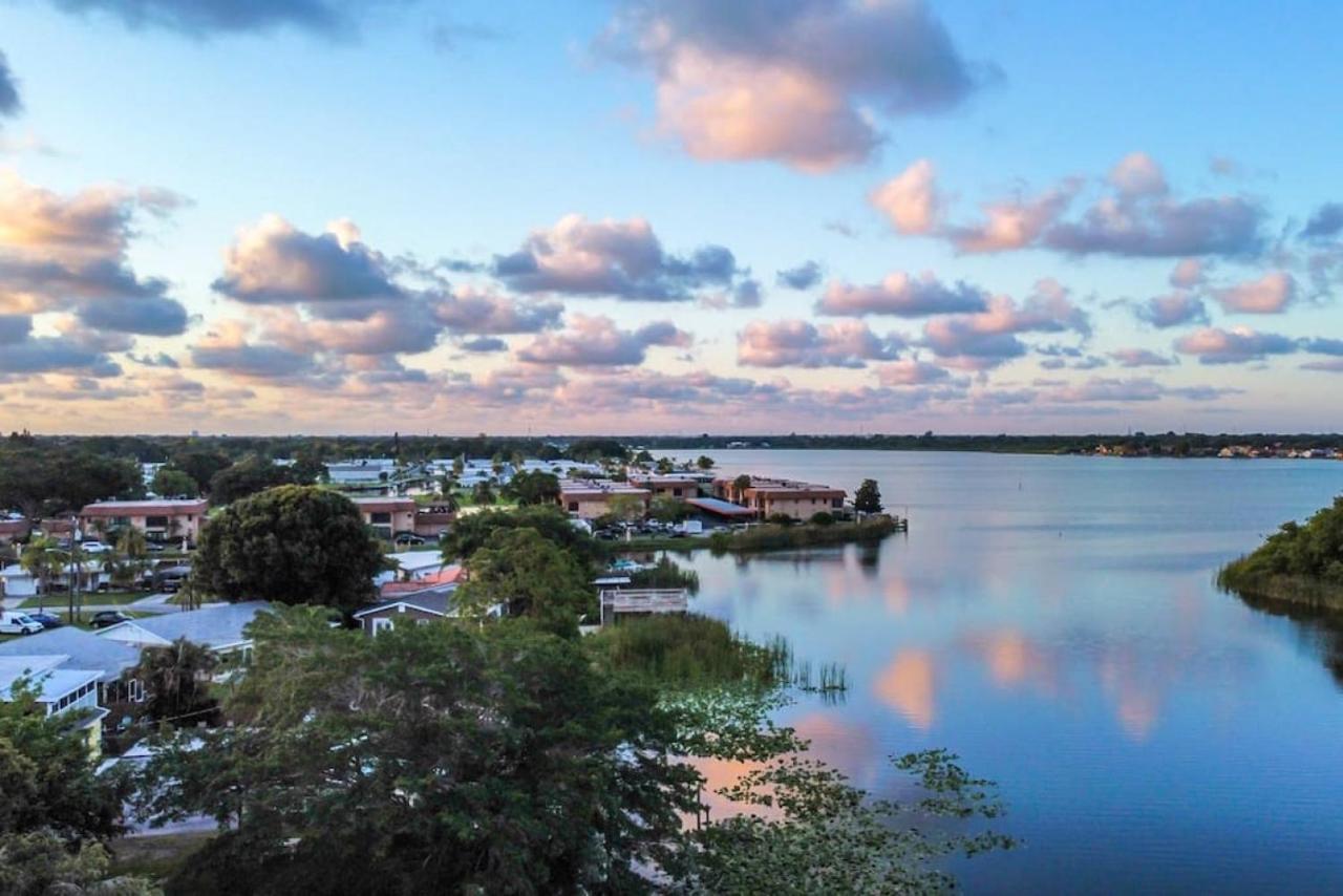 Waterfront Heated Pool, Sleeps 20 - 4plex - B&B Largo