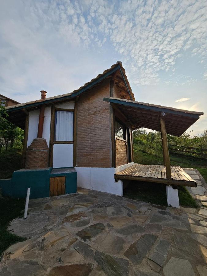 Chalezinho Mata Virgem - perto do centro e cachoeiras, cozinha completa e churrasqueira - Ferienwohnung Carrancas