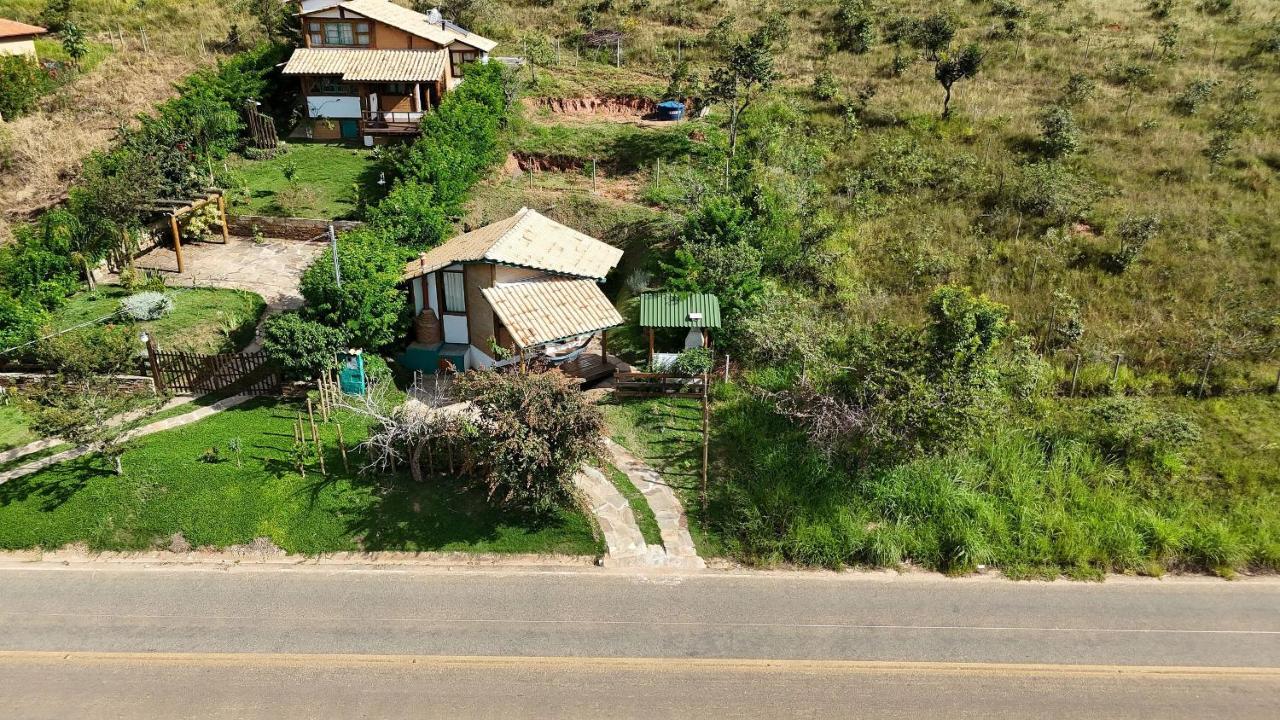 Chalezinho Mata Virgem - perto do centro e cachoeiras, cozinha completa e churrasqueira - B&B Carrancas