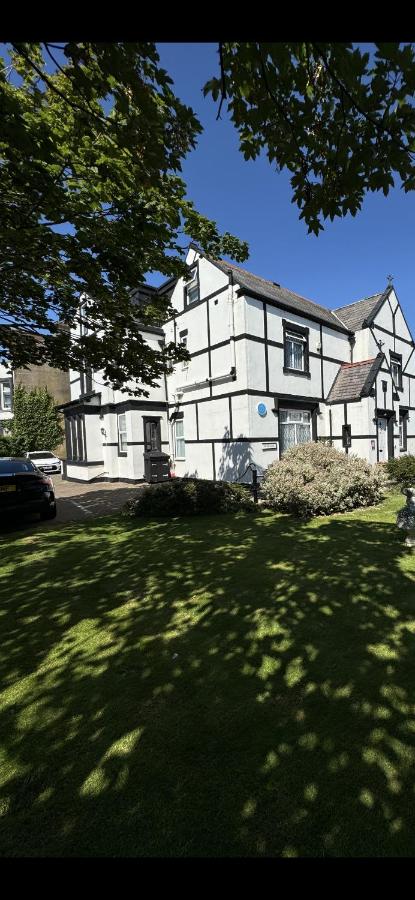 The Old Coach House - B&B Blackpool