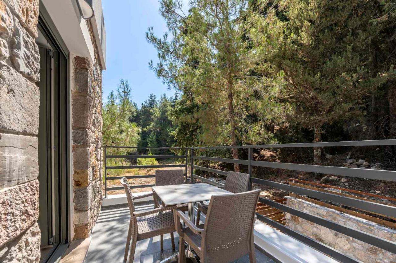 Sunny Rock Apartments - B&B Asfendioú