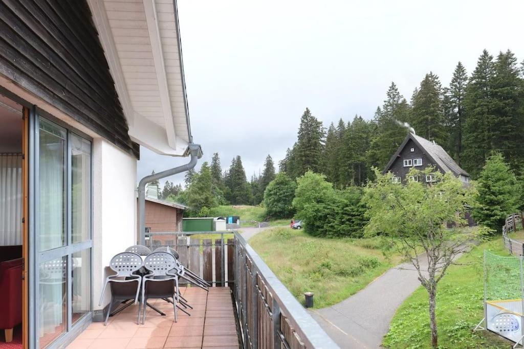 Wohnung direkt an der Skipiste und Bergbahn, 7 Betten, 2 Bäder - B&B Feldberg