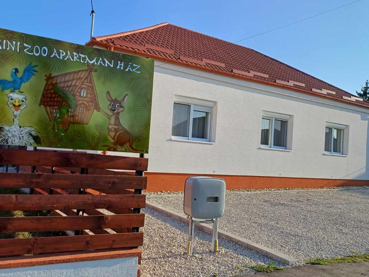 Mini Zoo Apartman - Ferienwohnung