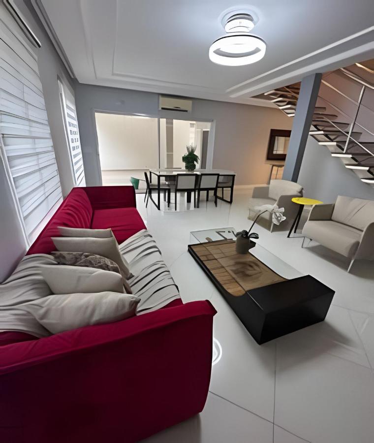 Sobrado com 5 suite 1 Quarto Piscina churraqueira ar ate 20 hospede - Ferienwohnung