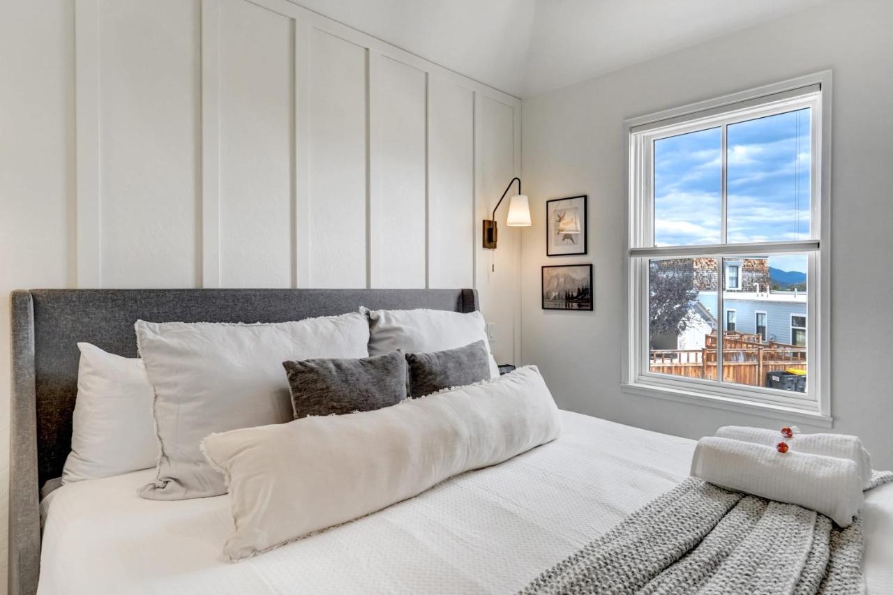 Whitewater Peak - Cozy Retreat with Scenic Views - B&B