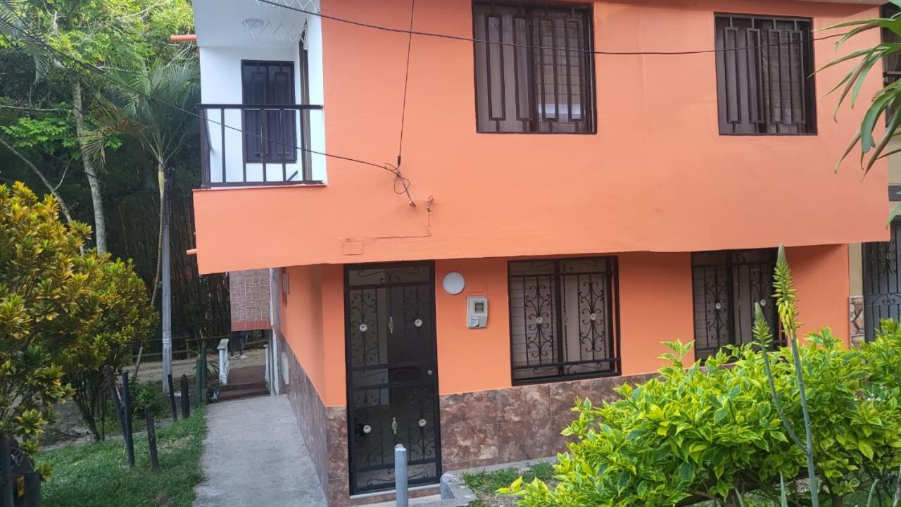 Casa Semi-campestre cerca a Universidad San Buenaventura - B&B Bello