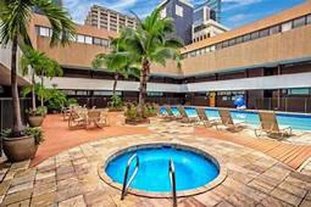 Downtown 2BR Huge Patio Free parking WiFi - B&B