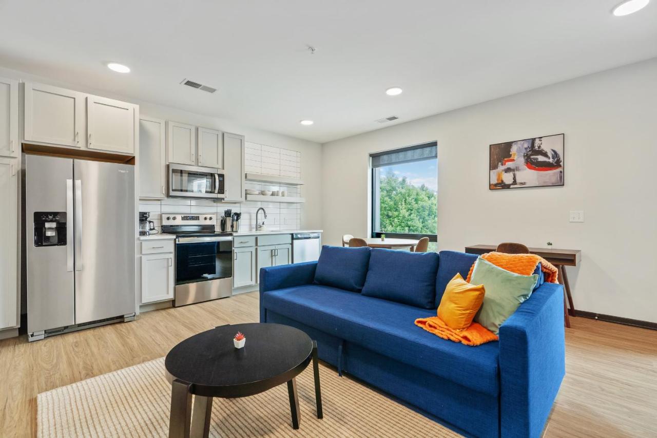 CozySuites on Mass with garage parking #4 - Bed and Breakfast