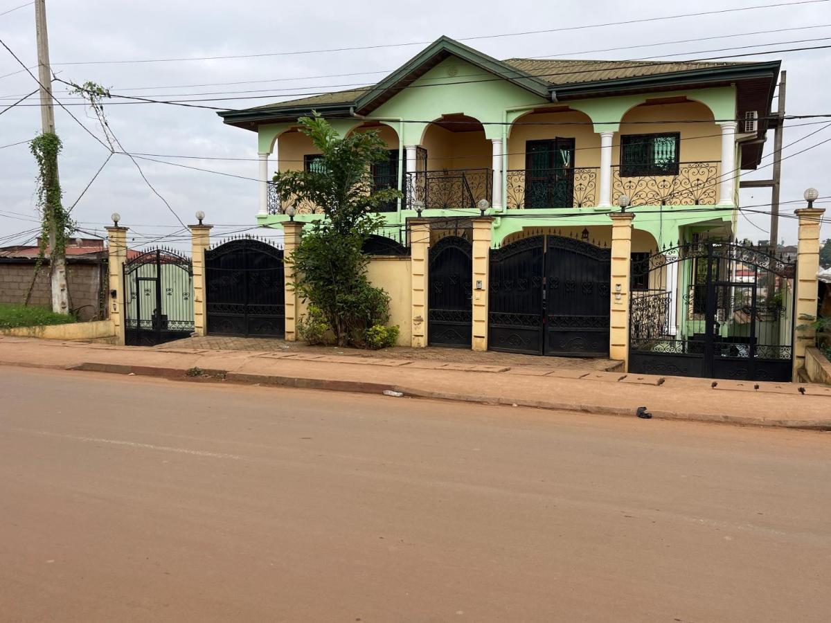 Appartement moderne 120 m2, cameras de surveillance , quartier résidentiel, Nkomo Maetur, YAOUNDE - B&B