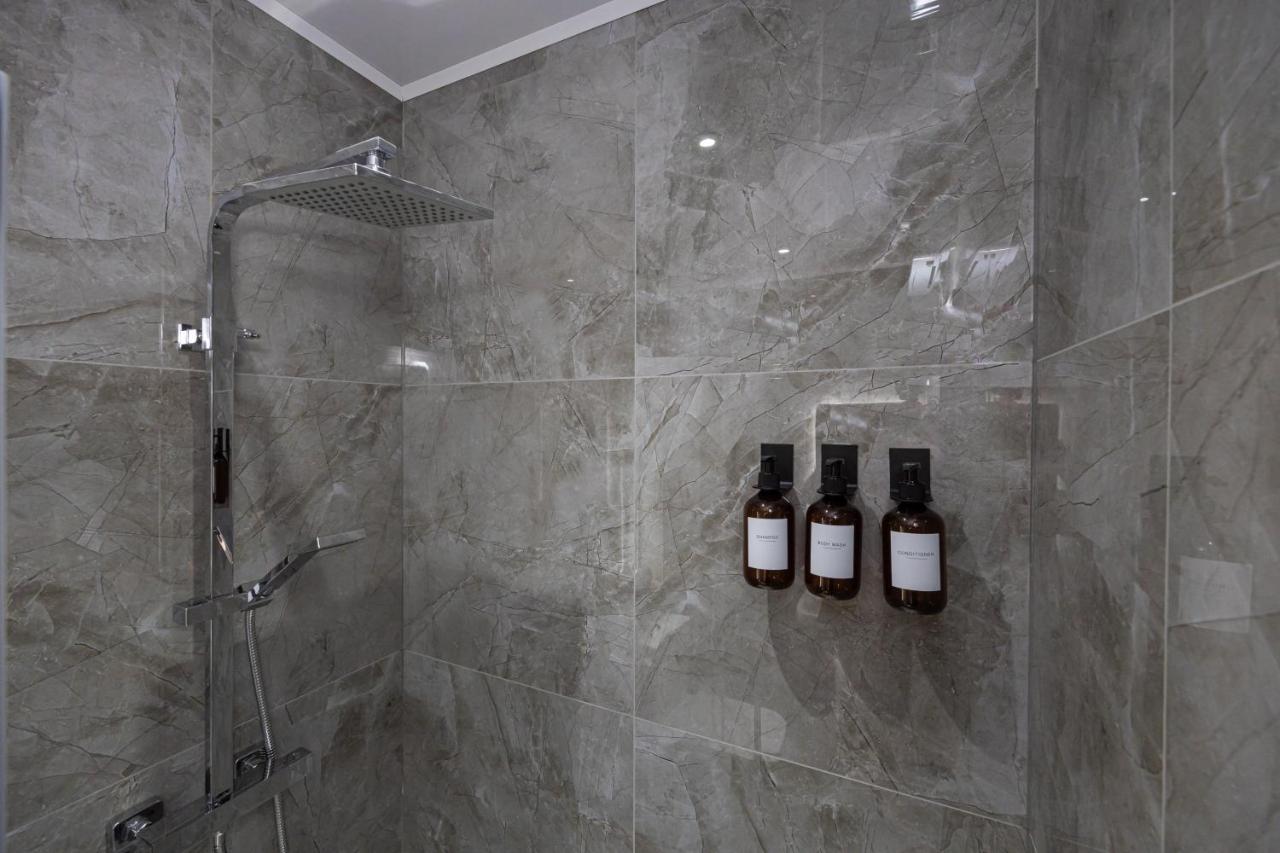 Deluxe Double Room with Shower