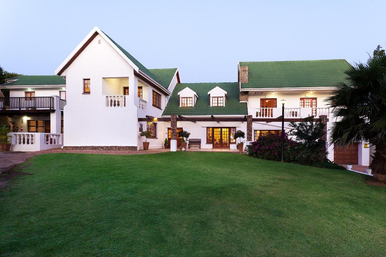 B&B Grahamstown - A White House Guest House - Bed and Breakfast Grahamstown