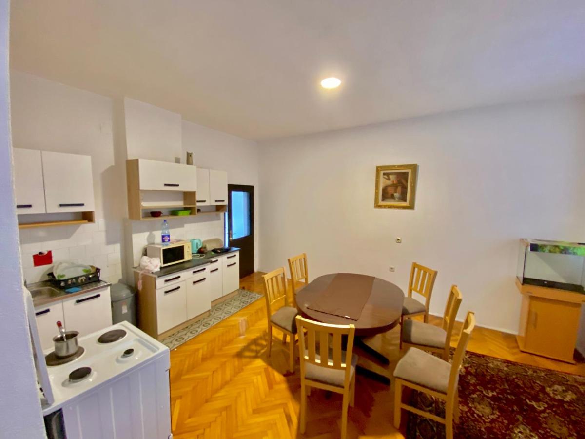 Aprtman BigHome Travnik - Bed and Breakfast