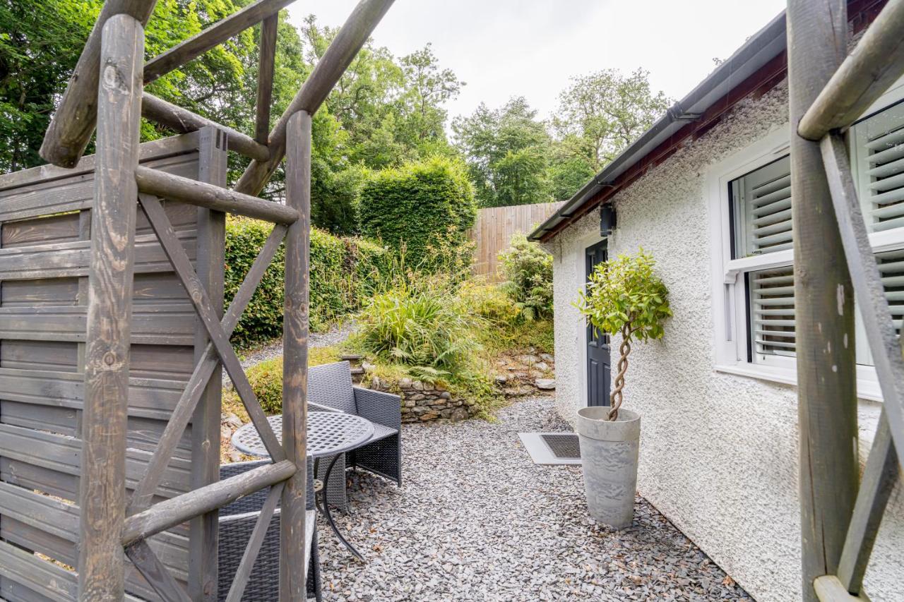 Squirrel Bank, with a hot tub & parking - Ferienwohnung