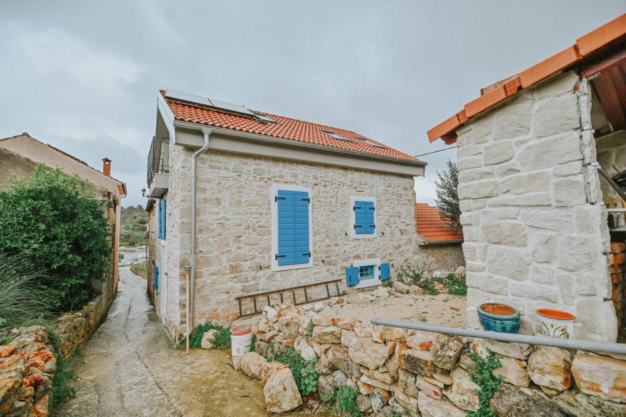 Stone House Zrinski entire apartment 62 m2 - Chambres d’hôtes Luka